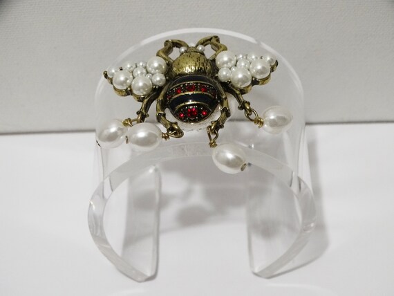 Clear Plastic/Lucite Strong Bee Cuff Bracelet. - image 9