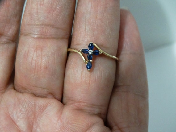 10k Gold Saphire & Diamond Ring. Size 7 - image 8