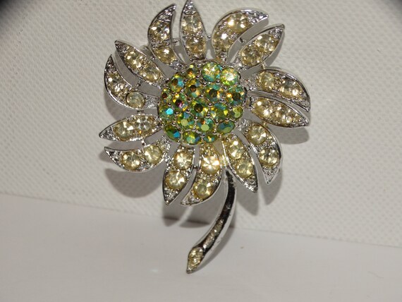 Sarah Coventry Gorgeous Flower Brooch/Pin. - image 10