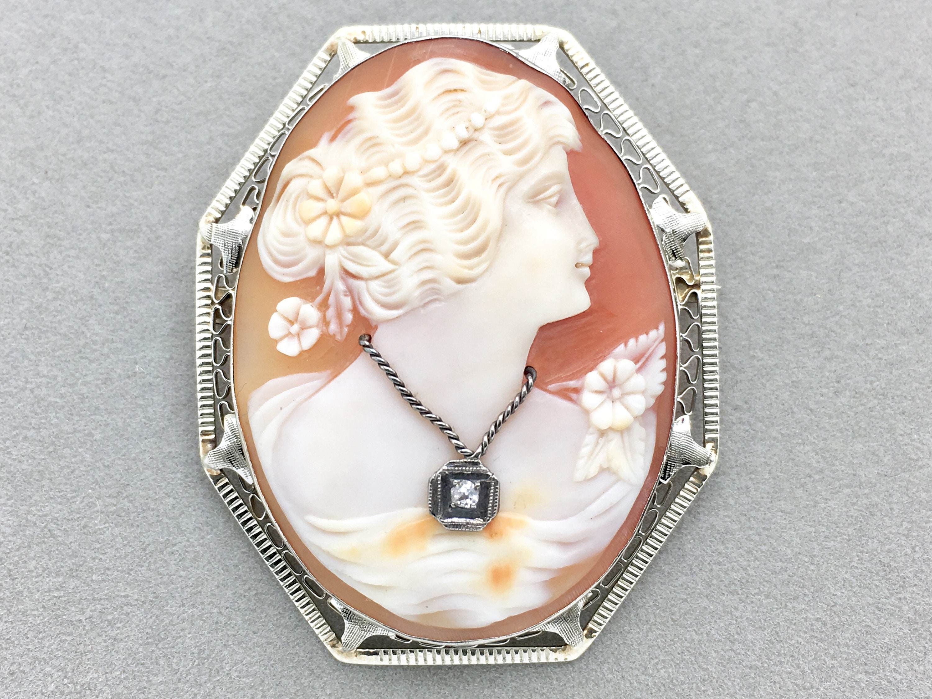 Vintage Art Deco Carved Shell Cameo 