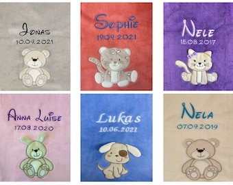 Babydecke mit Name und Datum bestickt / verschiedene Farben und niedlichen Tierapplikationen