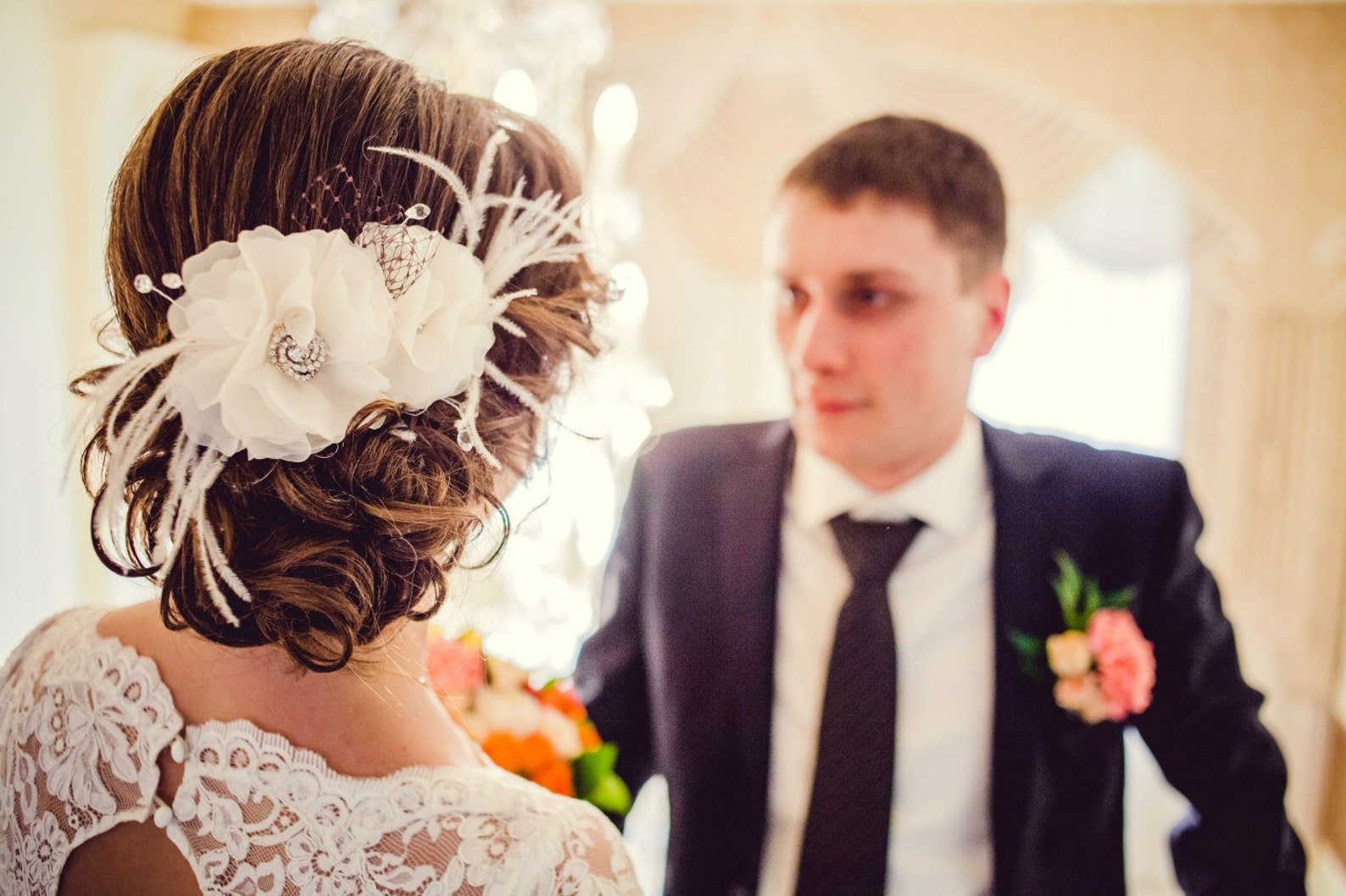 bridal headpiece with feathers
