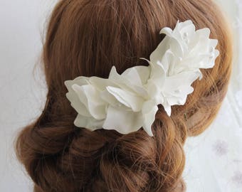 Elegant Bridal orchids headpiece vine, Wedding fascinator flower with birdcage veil ivory, Satin Floral hair vine lily off white