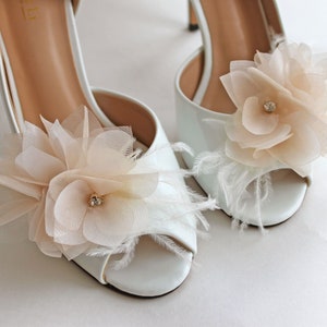 Wedding shoe clips champagne, Pair Ivory Flower shoe clips bridal, Silk organza flower shoe pins, Feather Shoe Clips