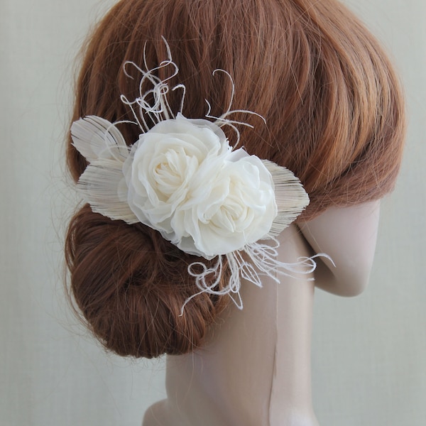 Bridal floral fascinator with peacock feathers cream ivory, Elegant wedding silk roses headpiece champagne, Birdcage veil with flowers