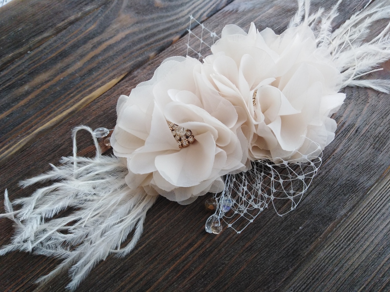 bridal headpiece with feathers