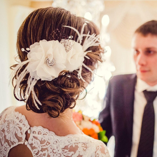 Cheveux fascinateurs de plumes de mariée, casque de fleur de mariage avec plumes, fascinateur ivoire luxuriant avec voile de visière