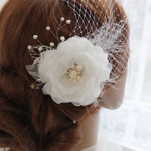 White Bridal Hair Flower fascinator with natural Pearls, Organza Flower Hair Piece, Ivory Wedding fascinator Birdcage veil with flower