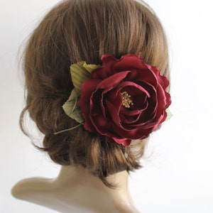 Weinrote Rose Hochzeit Haarteil, Weinrote Seide Rose Haarspange, Marsala Rose Pin Brosche, Brautjungfern Haarschmuck