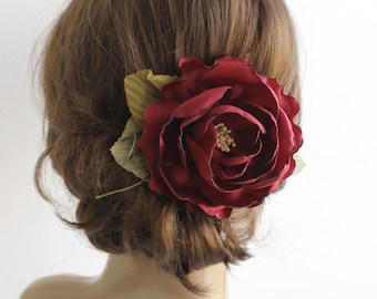 Barrette fleur de cheveux bordeaux, Morceau de mariage rose bordeaux, Barrette à cheveux rose en soie rouge bordeaux, Broche rose de Marsala, Accessoires pour cheveux de demoiselles d'honneur