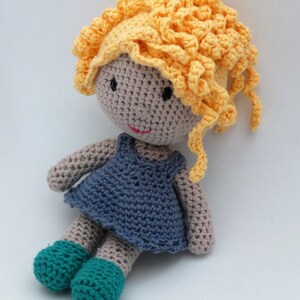 Little amigurumi doll pattern, pdf instant download, crochet doll pattern, photo-tutorial step by step