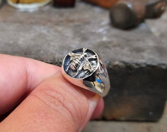 Sterling Silver Queen Bee Signet Ring, Nature Inspired Jewelry