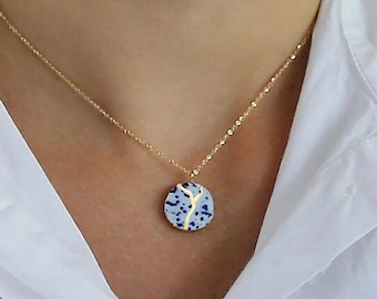 Złoty naszyjnik z porcelany Kintsugi, błękit Delft, prezent uzdrawiający