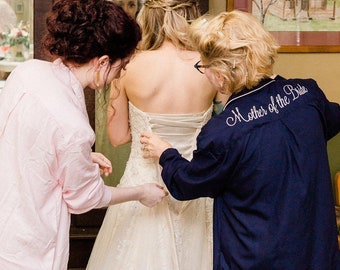Bata personalizada para la fiesta nupcial, título bordado a medida, regalo para la madre de la novia, batas de boda a juego-DD