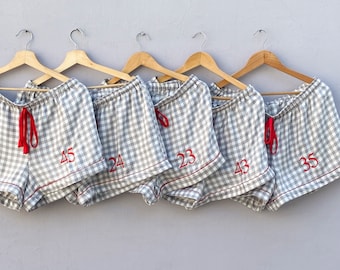 Pantalones cortos de pijama para damas de honor. Recuerdos de fiesta. Pantalones cortos para despedida de soltera. Pantalones cortos para despedida de soltera. Pantalones cortos de pijama navideños. Pantalones cortos de pijama con nombre