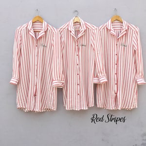 Beste Freunde Geschenk. Brautjungfer Pyjama. Monogramm Shirt. Braut Tribe Shirts. Geschenk für Sie. Brautjungfer Shirts. Brautjungfer Pyjama. Blumen-Mädchen-Hemd
