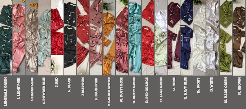 K&ouml;nnte beinhalten: Eine Sammlung von 19 verschiedenen Satin-Pyjama-Sets in unterschiedlichen Farben. Jedes Set enth&auml;lt ein kurz&auml;rmeliges Hemd mit Kn&ouml;pfen und eine passende Hose. Die Pyjamas sind in einer Vielzahl von Farben erh&auml;ltlich, darunter Smaragdgr&uuml;n, Hellrosa, Champagner, Puderblau, Rot, Schwarz, Rotbraun, Blushrosa, Goldbraun, Staubrosa, Staubgr&uuml;n, Rotorange, Salbeigr&uuml;n, Wein, Marineblau, Elfenbein, Wei&szlig;, Dunkelgr&uuml;n und Braun.