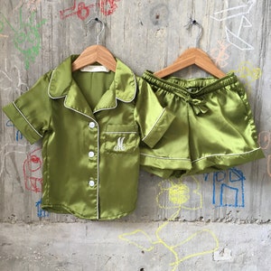 Green Satin pajamas for Flower Girl Proposal. Bridal Party Pajamas for toddlers and cake smashing outfit, miss preteen dress, stay over pjs.