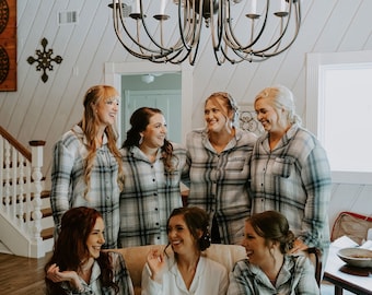 Ensemble pyjama de demoiselle d'honneur à carreaux gris - Vêtements de nuit pour demoiselle d'honneur - pyjamas à carreaux - pyjamas de mariée - cadeaux à carreaux gris - pyjama de demoiselle d'honneur - pyjamas de mariage