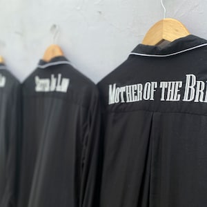 Pijama de novia en blanco y negro, pijama de dama de honor para boda, pijama de despedida de soltera, regalo para suegra, camisa para madre de la novia