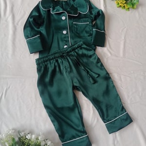 緑のシャツとショートパンツの男の子用女の子用パジャマ、男の子用女の子用パジャマ、新生児用衣装、男の子用パジャマ、ケーキスマッシュ衣装、1歳の誕生日プレゼント。