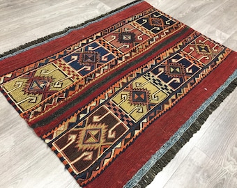 Antique Rustic Tribal Decor (2'3'' x 3'2'')