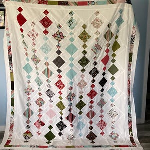 Christmas Colors Chandelier Quilt