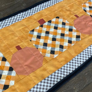 Plaid Pumpkins Table Runner Easy Quilt Pattern Printable PDF, fast table runner, fall dining table decor, gingham pumpkin mini quilt pattern image 6