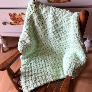 7 Hour Crochet Soft Bassinet Blanket Quick and Easy Baby Blanket Pattern Cozy and Snuggly image 4