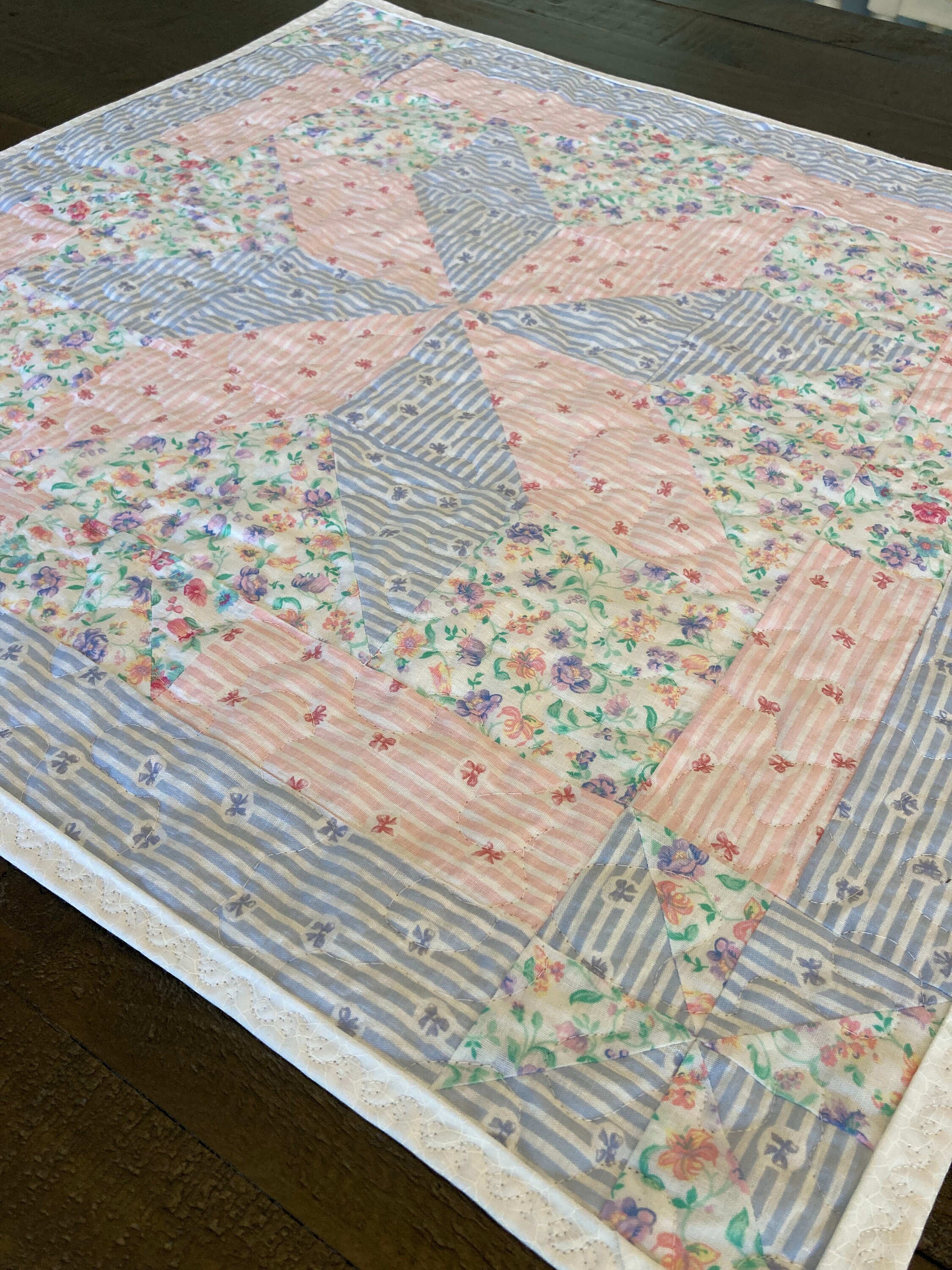 Charming Quilted Square Tablecloth Pattern Set, Table Runner Patterns ...