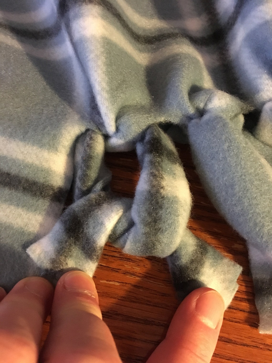 Tied Fleece Blanket Tutorial, No Sew Craft, No Sew Blanket Pattern