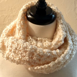 Snowy White Infinity Cowl Crochet Pattern, Easy Crochet Pattern, one skein crochet pattern, beginner crochet cowl pattern