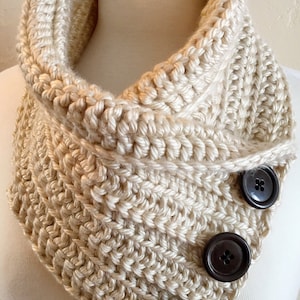 Beginner Cowl Easy Crochet Pattern, Easy Crochet scarf Pattern, Button Scarf Crochet Cowl pattern, Women Chunky Neck Warmer, Crochet collar