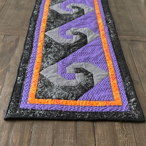 Halloween Table Decor, Witches hat Halloween Table Runner Quilt Pattern, Table Runner Sewing, Halloween Fabric, Quilted Table Runner