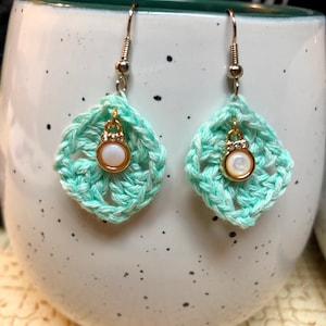 4 Beginner Crochet Earrings Patterns, granny square, beginner crochet pattern, easy crochet pattern, crochet jewelry pattern