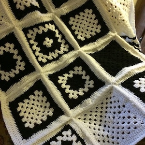 Beautiful Black & White Granny Square Afghan, crochet granny square pattern,  beginner crochet blanket pattern, farmhouse blanket crochet