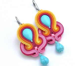 Pendientes colgantes coloridos, pendientes azul rosa naranja, pendientes Soutache, pendientes hechos a mano, pendientes con howlite, pendientes únicos, gota