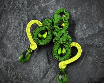 pendientes de oliva, pendientes colgantes verdes, pendientes de oliva soutache, clip-on de oliva, pendientes calados, pendientes de tachuelas verdes, pendientes de lágrima