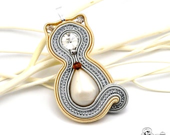 Broche de gato gris, Broche de gato beige, Colgante de gato, Pendientes de gato, Accesorio de gato, Joyas de gato, Regalo para amantes de gatos, Colgante de gatito, Colgante Soutache