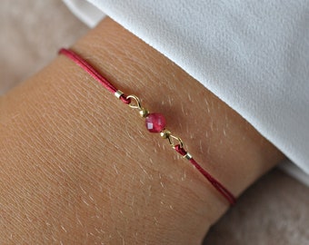 Delicate verstelbare Ruby Gemstone armband, minimalistische armband, juli geboortesteen armband, alledaagse armband, armband voor vrouw