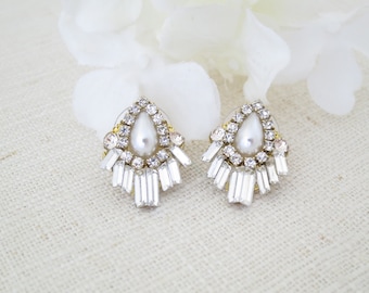 Art Deco earrings Baguette wedding earrings Crystal bridal earrings Pearl teardrop earrings Unique stud earrings Gold jewelry for brides