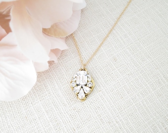Art Deco bridal necklace Crystal wedding necklace Emerald cut pendant necklace Rhinestone teardrop necklace Gold wedding jewelry for brides