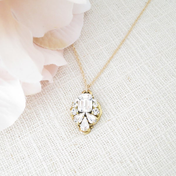 Art Deco bridal necklace Crystal wedding necklace Emerald cut pendant necklace Rhinestone teardrop necklace Gold wedding jewelry for brides