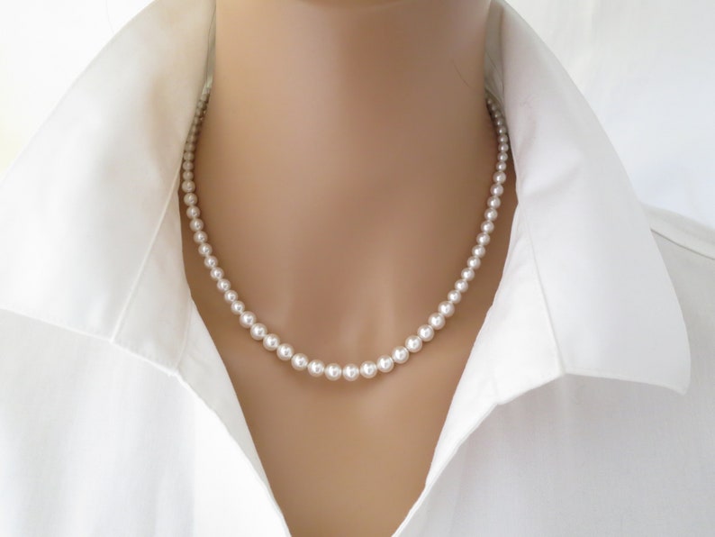 Classic pearl necklace Simple graduated pearl Bridesmaid gift Pearl bridal necklace Vintage style pearl jewelry Necklace for women image 1