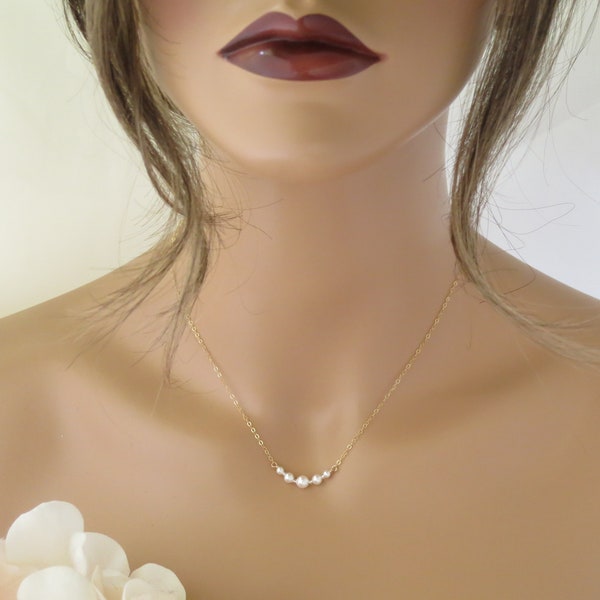 Simple pearl bridal necklace Modern pearl necklace Minimalist bridal jewelry Dainty wedding jewelry for brides Graduated pearl necklace