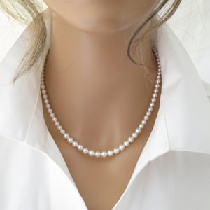 Classic pearl necklace Simple graduated pearl Bridesmaid gift Pearl bridal necklace Vintage style pearl jewelry Necklace for women image 4