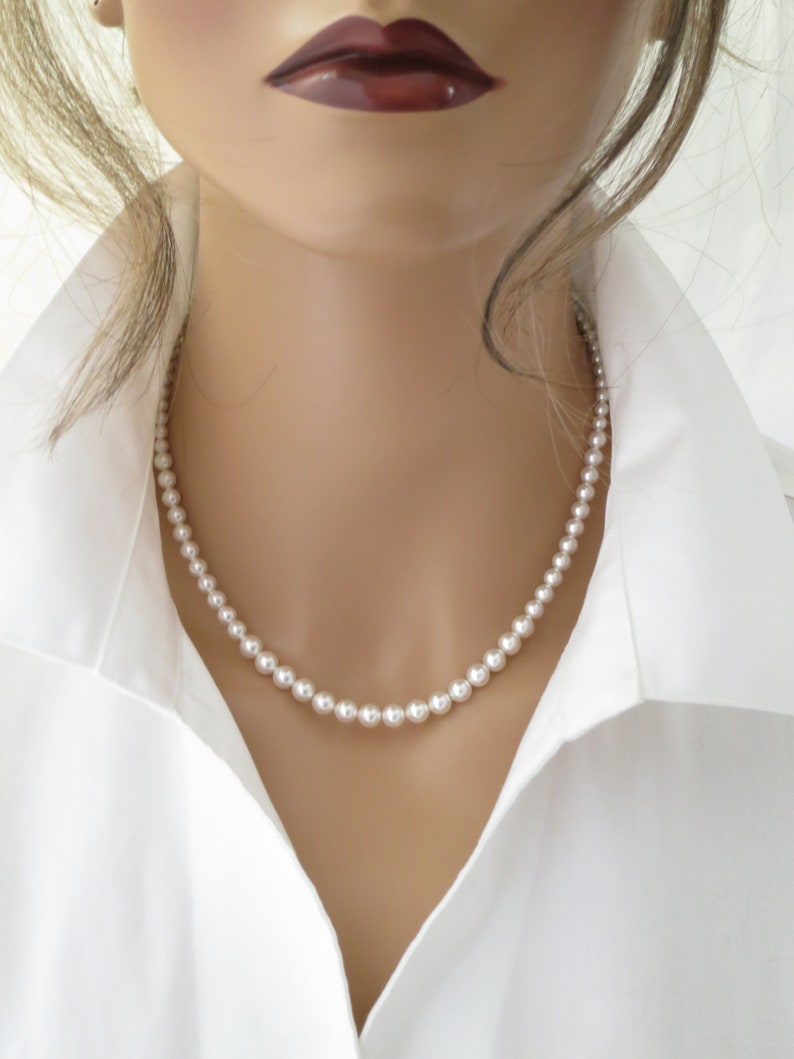 Classic pearl necklace Simple graduated pearl Bridesmaid gift Pearl bridal necklace Vintage style pearl jewelry Necklace for women image 4