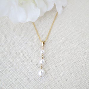 Pearl drop bridal necklace Simple pearl wedding necklace Graduated pearl necklace Gold bridal jewelry Pearl wedding jewelry for brides