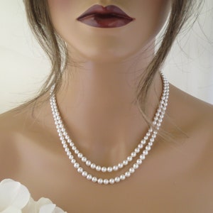 Double strand pearl necklace Graduated pearl necklace Pearl bridal necklace Vintage style wedding jewelry Classic pearl necklace