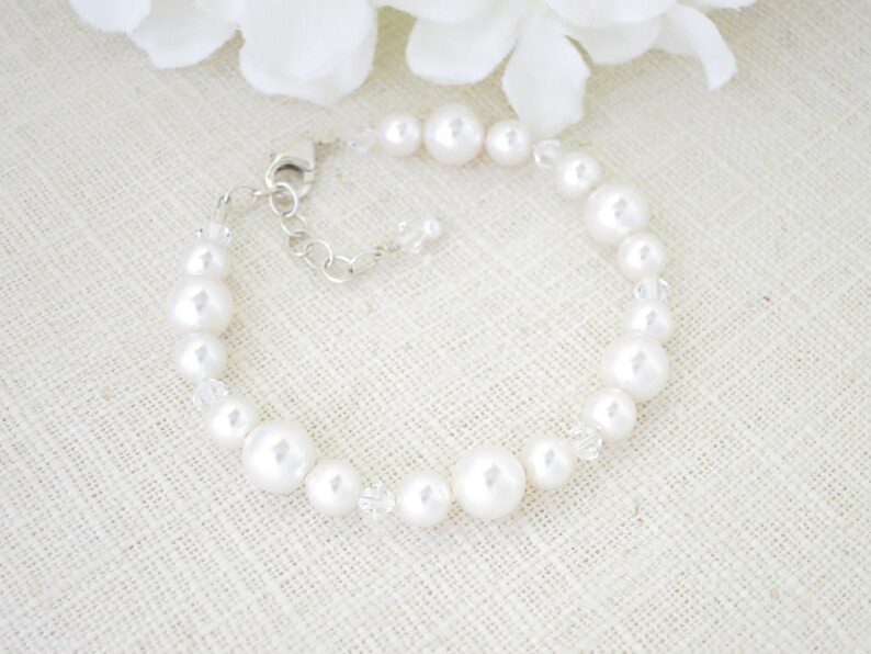 Simple pearl bridal bracelet Pearl wedding bracelet Wedding image 1